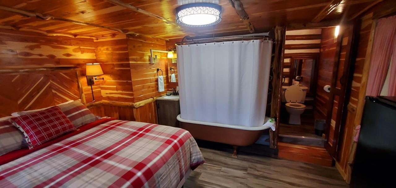 Log Cabin Inn Eureka Springs Bagian luar foto