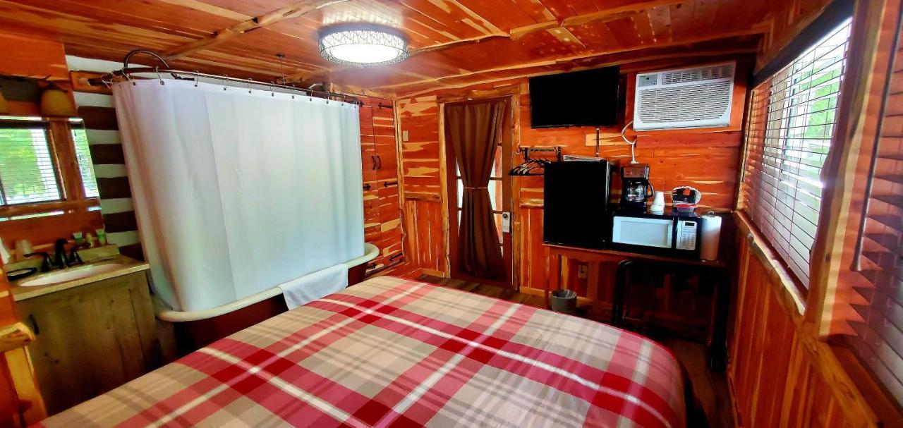 Log Cabin Inn Eureka Springs Bagian luar foto