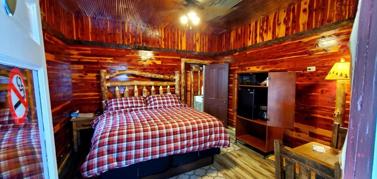 Log Cabin Inn Eureka Springs Bagian luar foto