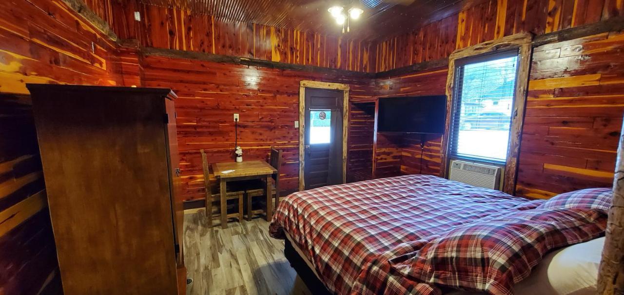 Log Cabin Inn Eureka Springs Bagian luar foto