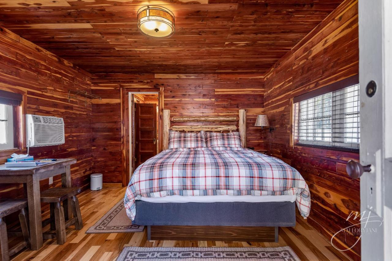 Log Cabin Inn Eureka Springs Bagian luar foto