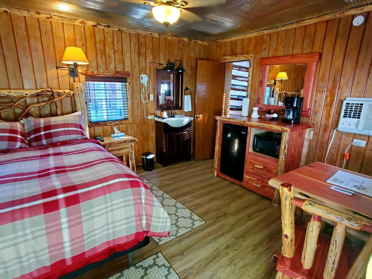 Log Cabin Inn Eureka Springs Bagian luar foto