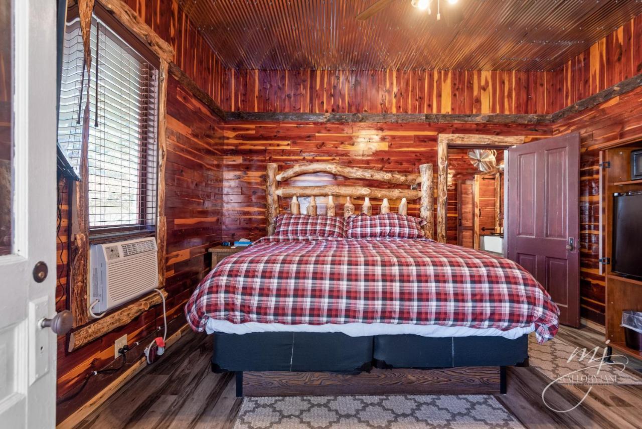 Log Cabin Inn Eureka Springs Bagian luar foto