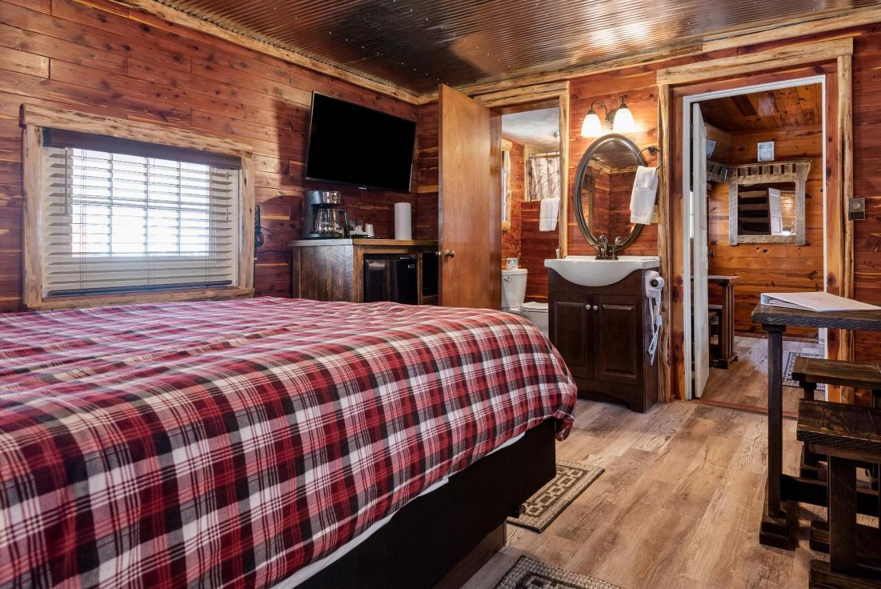 Log Cabin Inn Eureka Springs Bagian luar foto