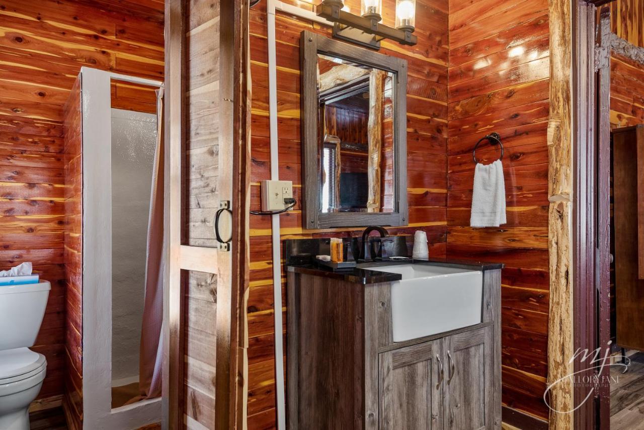 Log Cabin Inn Eureka Springs Bagian luar foto