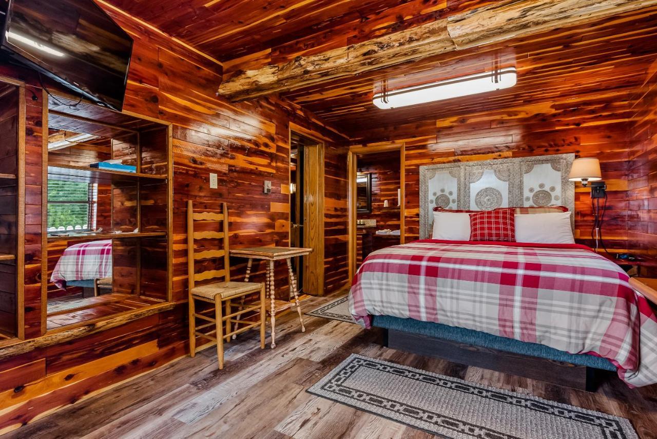 Log Cabin Inn Eureka Springs Bagian luar foto