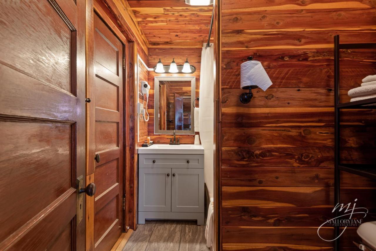 Log Cabin Inn Eureka Springs Bagian luar foto