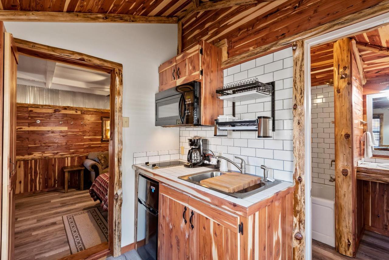 Log Cabin Inn Eureka Springs Bagian luar foto