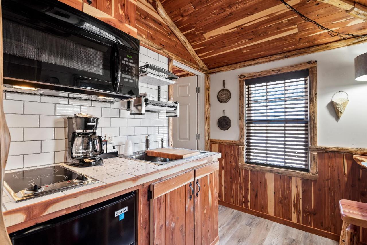Log Cabin Inn Eureka Springs Bagian luar foto