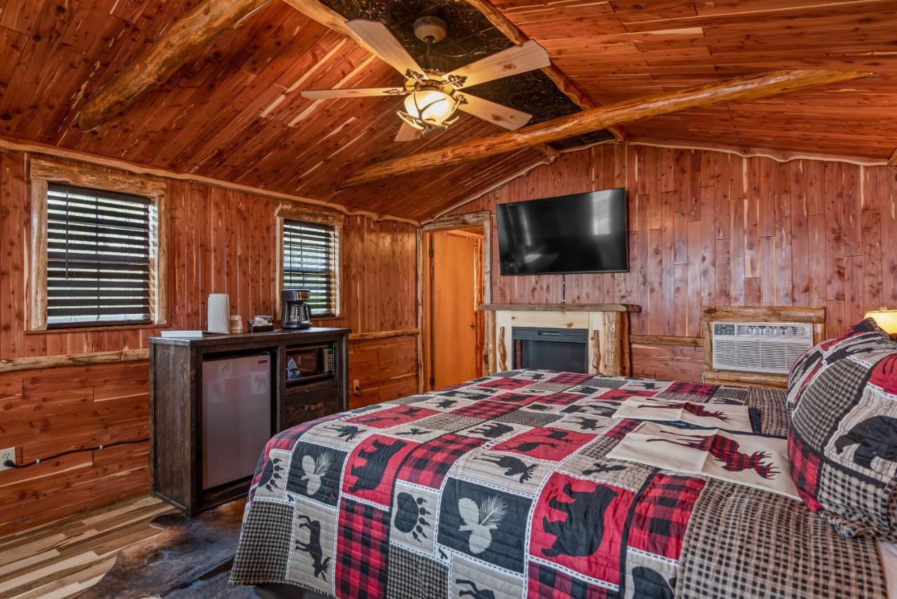 Log Cabin Inn Eureka Springs Bagian luar foto