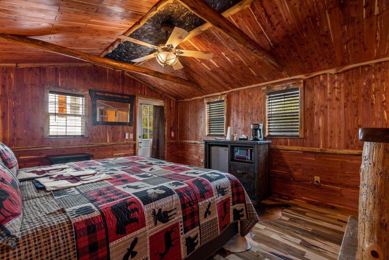 Log Cabin Inn Eureka Springs Bagian luar foto