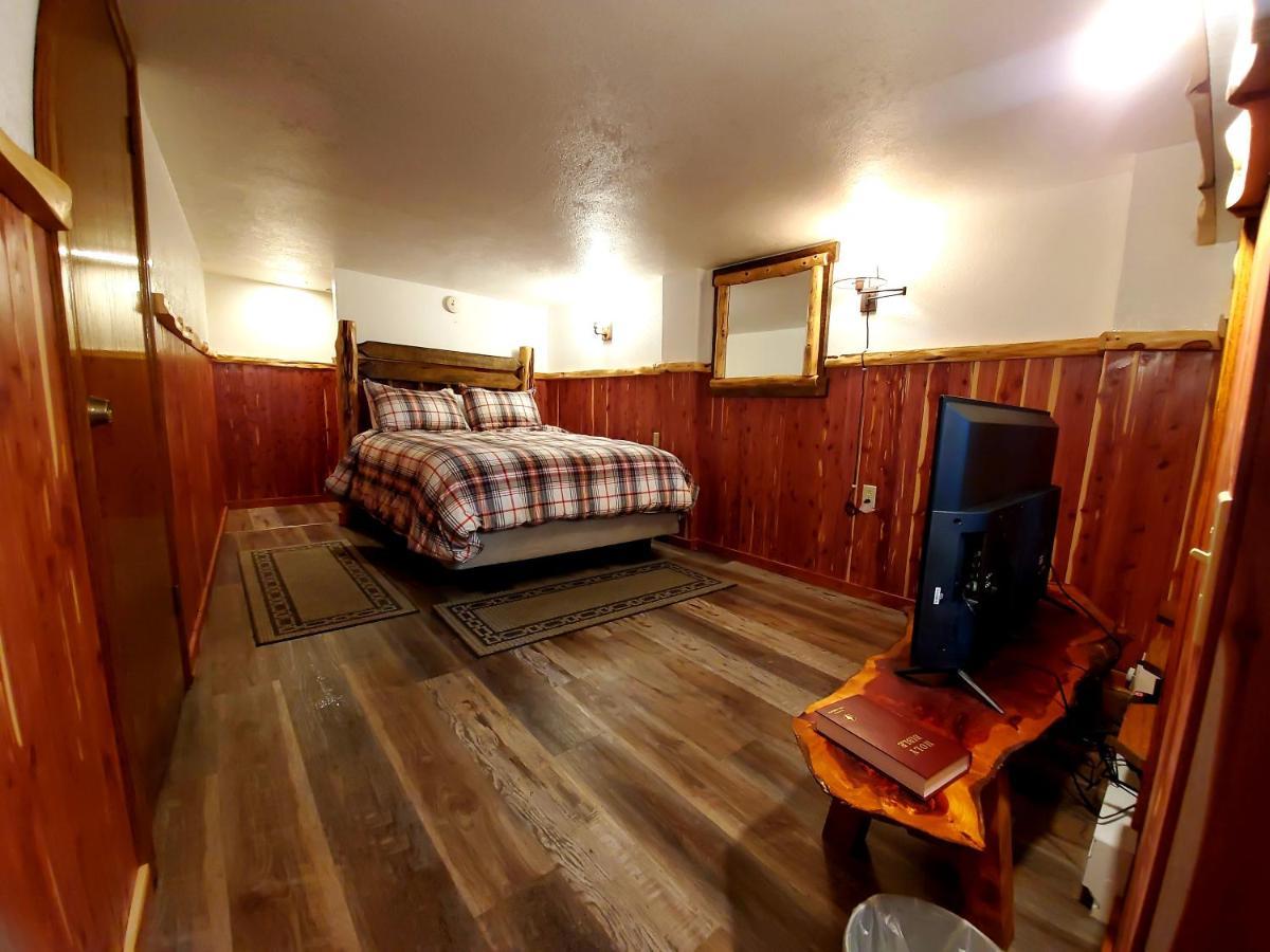 Log Cabin Inn Eureka Springs Bagian luar foto