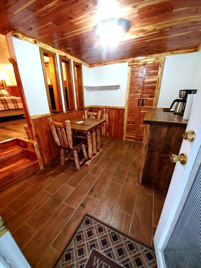 Log Cabin Inn Eureka Springs Bagian luar foto