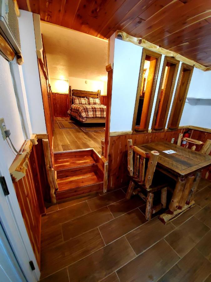 Log Cabin Inn Eureka Springs Bagian luar foto