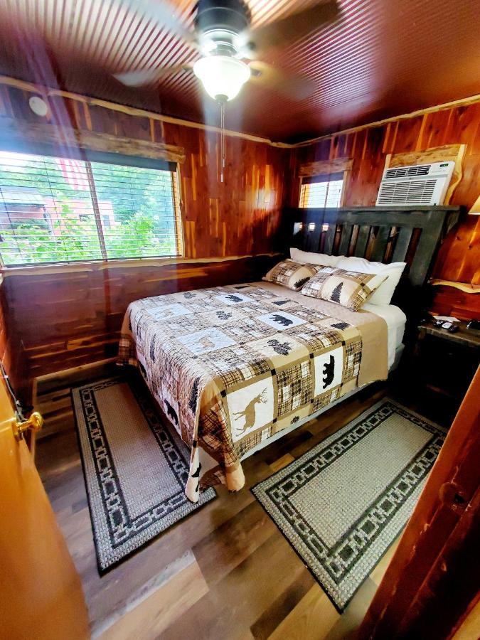 Log Cabin Inn Eureka Springs Bagian luar foto