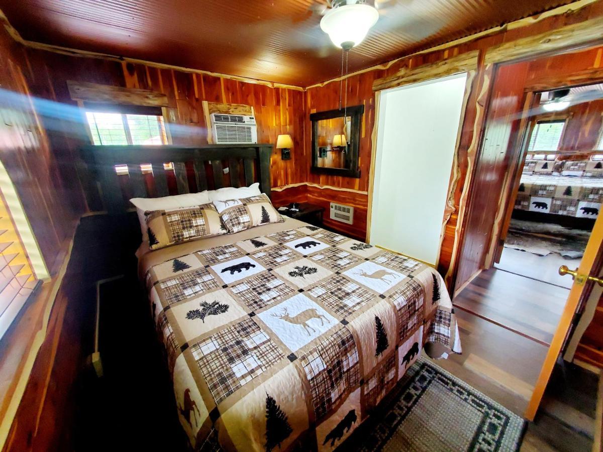 Log Cabin Inn Eureka Springs Bagian luar foto