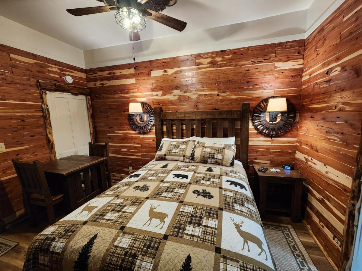Log Cabin Inn Eureka Springs Bagian luar foto